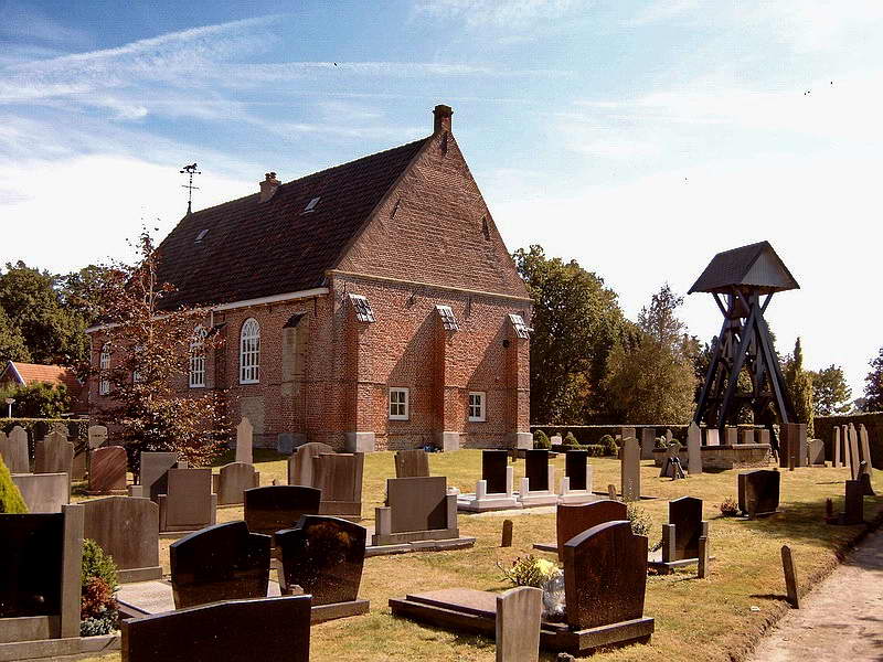 Boijl, dorpskerk (13de eeuw) met klokkenstoel (1600), 14-9-2003