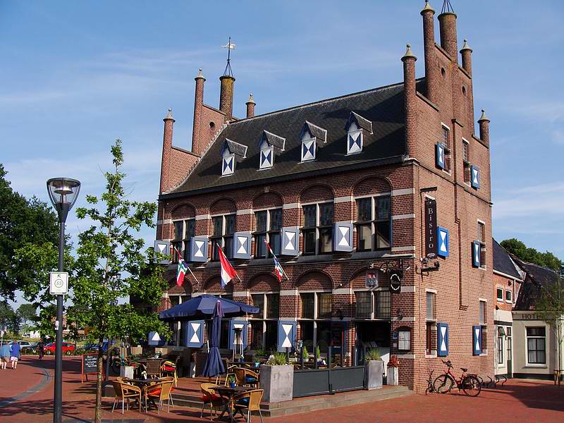 Zuidhorn, oude gemeentehuis, 7-7-2013 Zuidhorn, oude gemeentehuis, 7-7-2013