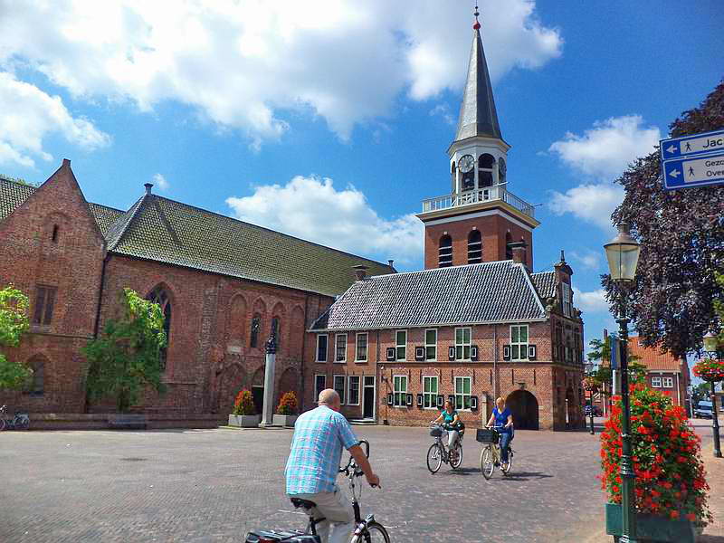 Appingedam, raadhuis (1630) en links de Nicolaïkerk, 15-7-2013 Appingedam, raadhuis (1630) en links de Nicolaïkerk, 15-7-2013