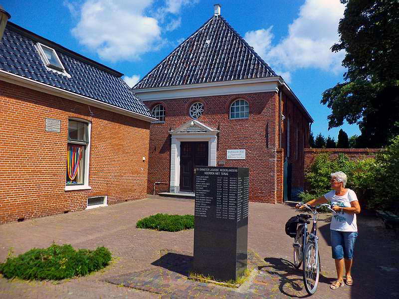 Appingedam, vrijgemaakte kerk, voorheen kennelijk joodse synagoge, 15-7-2013 Appingedam, vrijgemaakte kerk, voorheen kennelijk joodse synagoge, 15-7-2013