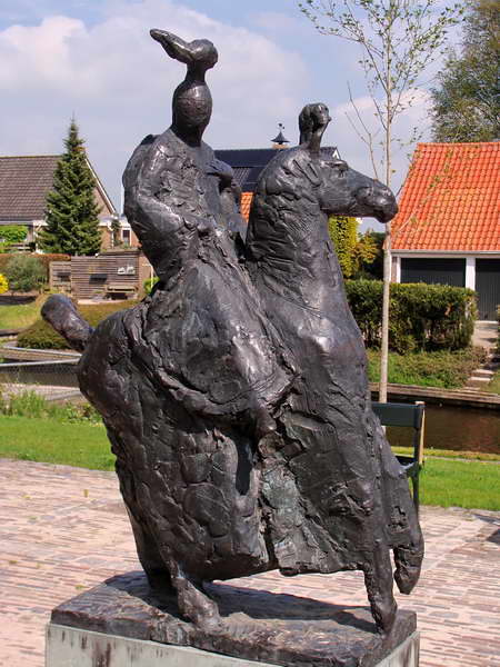 Kuinre, beeld 'Roofridder te paard' van Leo van den Bos, 6-5-2017 Kuinre, beeld 'Roofridder te paard' van Leo van den Bos, 6-5-2017