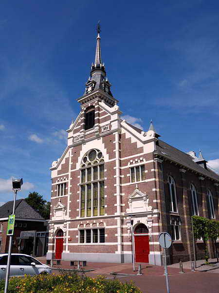 Zwartsluis, gereformeerde Doleantiekerk, ook wel Cingelsekerk (Het Singel 18), 17-7-2017 Zwartsluis, gereformeerde Doleantiekerk, ook wel Cingelsekerk (Het Singel 18), 17-7-2017