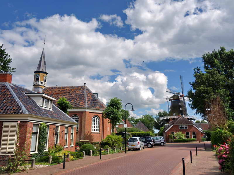 Onderdendam, hervormde kerk en molen Hunsingo, 6-8-2017