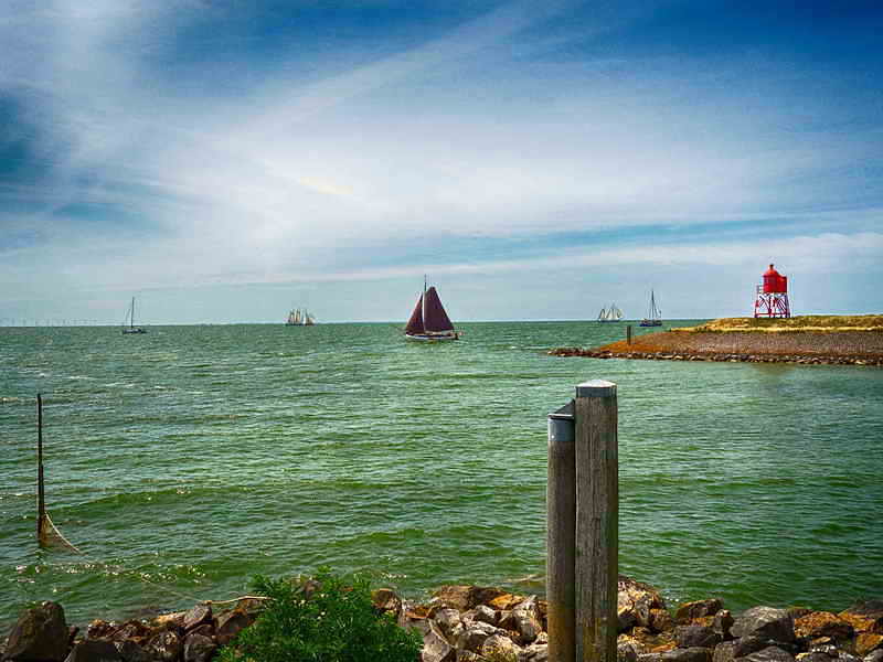 Stavoren, havenhoofd met havenlicht, 4-7-2019