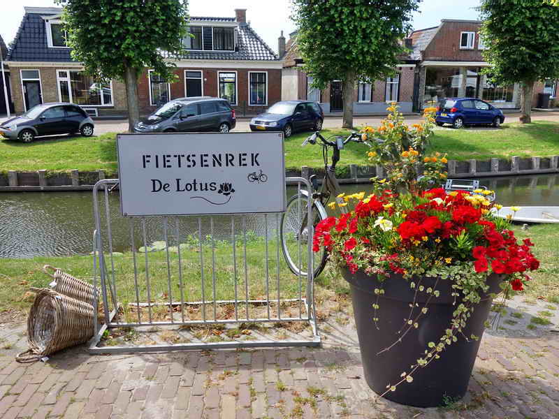 Stavoren, fietsenrek 'de Lotus', 4-7-2019