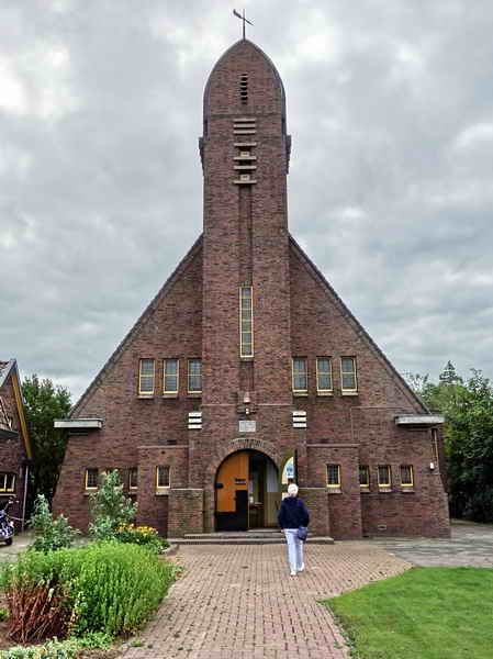 Onderdendam, voormalig gereformeerde kerk, stijl Groninger variant Amsterdamse School, 7-7-2019