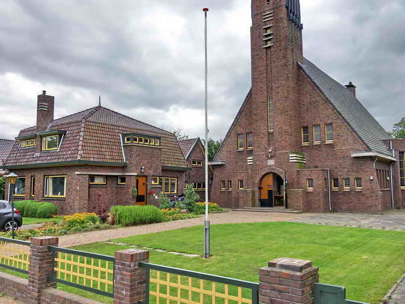 Onderdendam, voormalig gereformeerde kerk, stijl Groninger variant Amsterdamse School, 7-7-2019