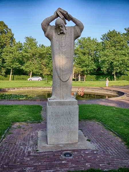 Dokkum, standbeeld Bonifatius, 27-7-2019