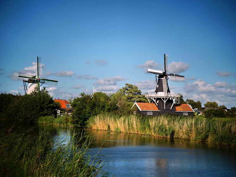 Ten Boer, v.l.n.r. de 'Widde meuln' en de 'Bovenrijge', 2-8-2020