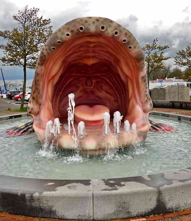 Stavoren, elfstedenfontein (2018), 'De Vis voor Stavoren', door Mark Dion, 11-5-2021