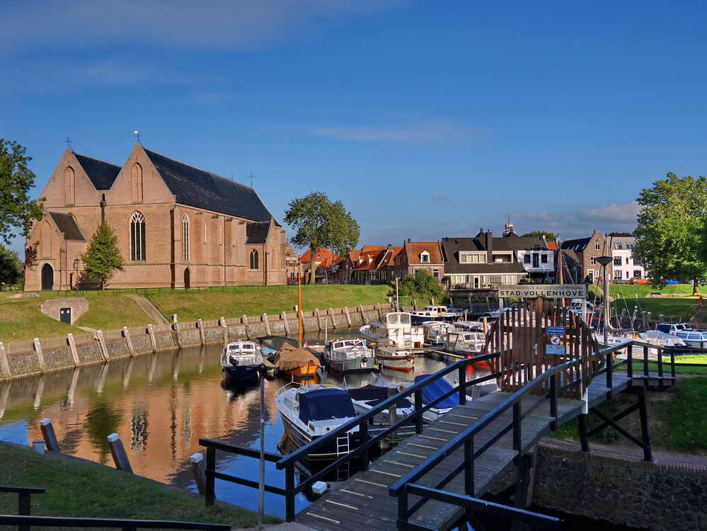 Vollenhove, Sint-Nicolaaskerk en binnenhaven, 24-9-2021 Vollenhove, Sint-Nicolaaskerk en binnenhaven, 24-9-2021