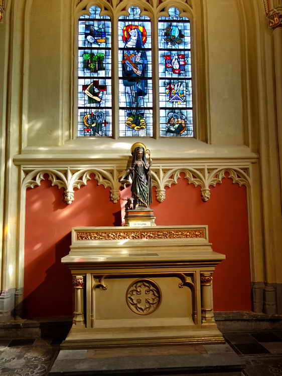 Hasselt, interieur Sint-Quintinuskathedraal of Kathedraal van Hasselt, 10-3-2022 Hasselt, interieur Sint-Quintinuskathedraal of Kathedraal van Hasselt, 10-3-2022