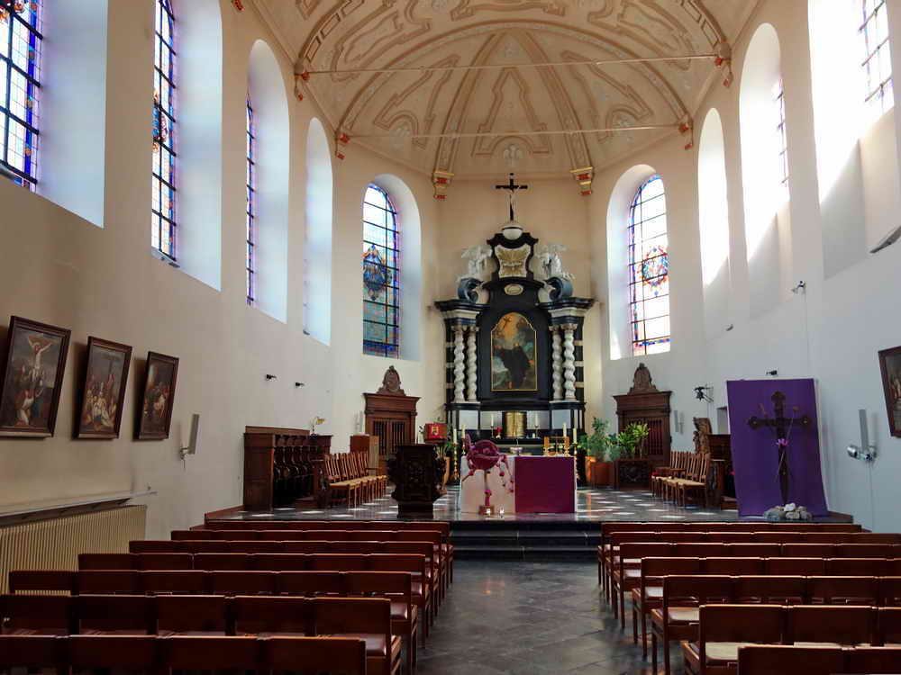 Hasselt, kerk en grafkapel pater Valentinus Paquay of Het Heilig Paterke (Minderbroedersstraat), 10-3-2022 Hasselt, kerk en grafkapel pater Valentinus Paquay of Het Heilig Paterke (Minderbroedersstraat), 10-3-2022