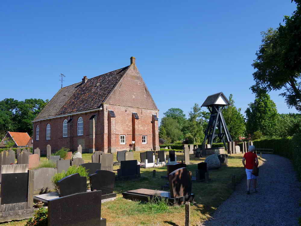 Boijl, dorpskerk (13de eeuw) met klokkenstoel, 13-6-2023
