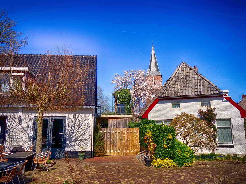 Rolde, doorkijkje naar Rolder toren, 12-4-2025