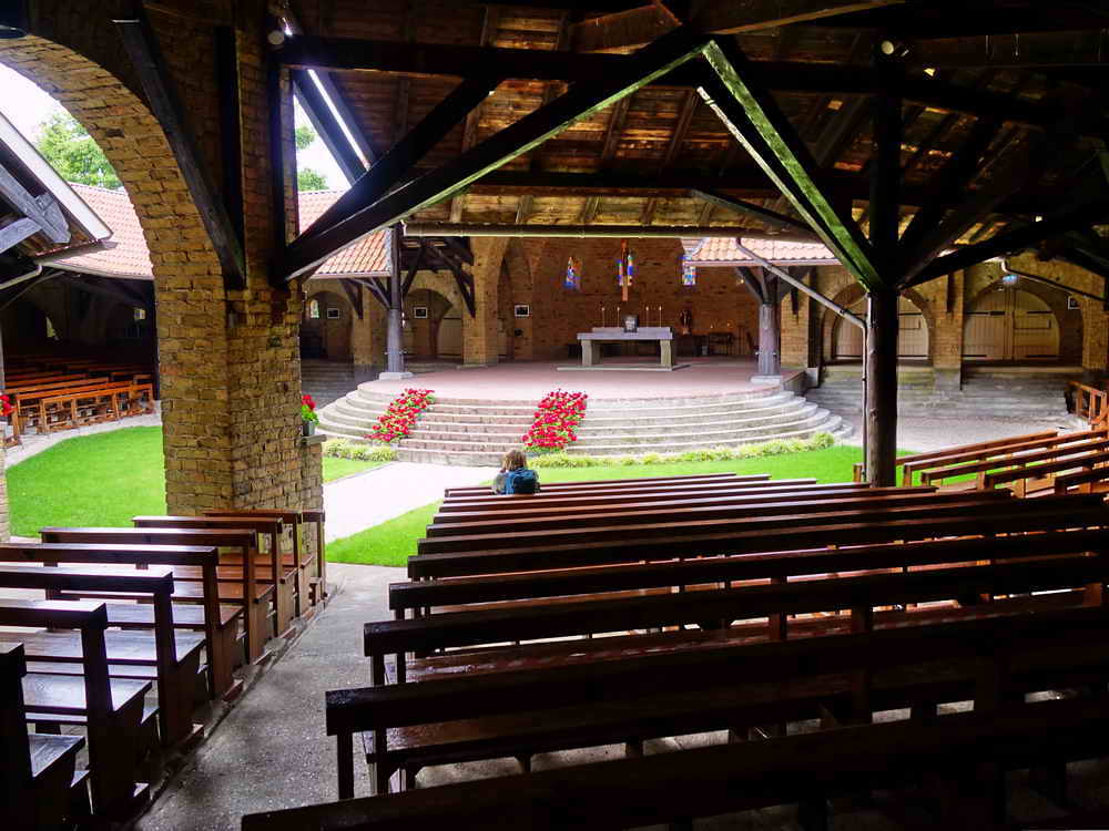 Dokkum, Bonifatiuskapel met 'amfitheater' (1600 plaatsen)', 27-6-2025