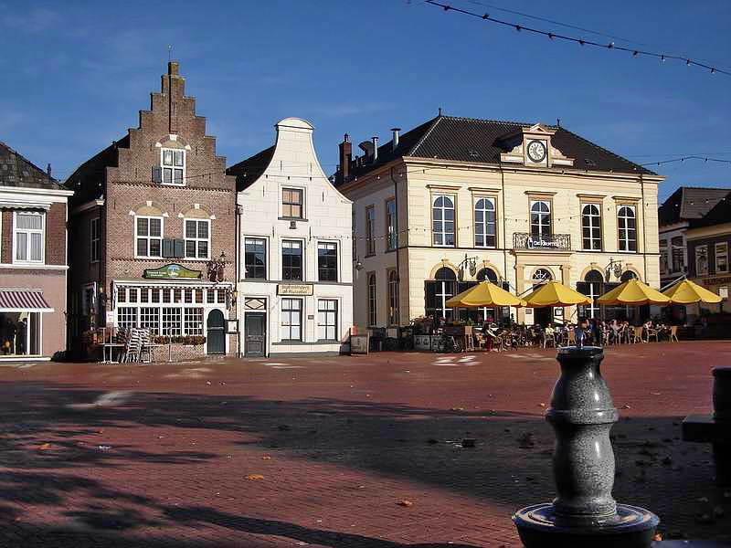 Steenwijk, Markt, rechts Grand café 'De Rechter', 14-10-2007 Steenwijk, Markt, rechts Grand café 'De Rechter', 14-10-2007