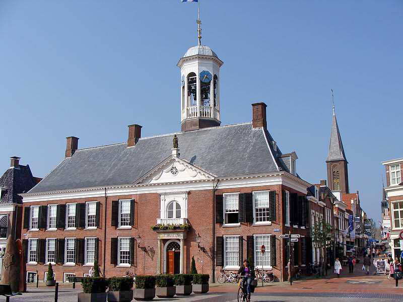 Dokkum, Zijl (de vroegere zeesluis): gemeentehuis, 15-4-2009