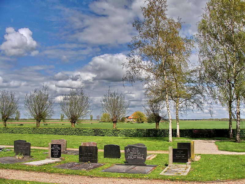 Blankenham, kerkhof bij hervormde kerk, 1-5-2015 Blankenham, kerkhof bij hervormde kerk, 1-5-2015