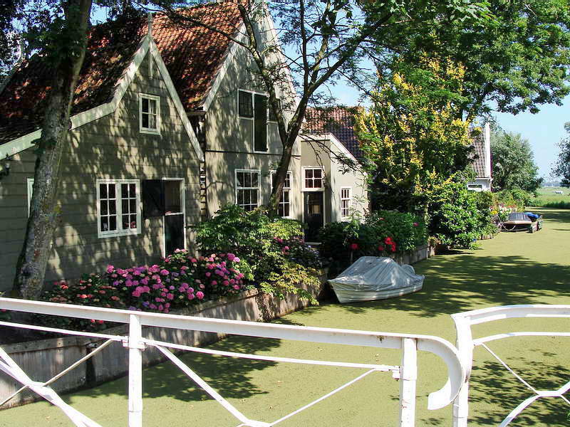 Broek in Waterland, schilderachtig dorpsgezicht, 12-7-2014